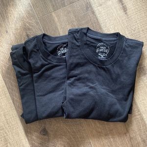 black crew neck shirt